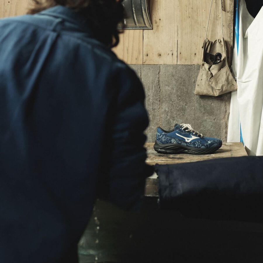 Mizuno WAVE RIDER β DYED BY BUAISOU Mugen blue / White